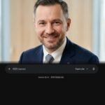 Профессиональный портрет русской деловой женщины, уверенный взгляд, студийное освещение.